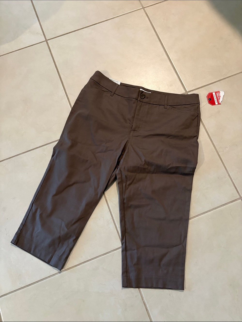 NWT sz 14 St. John’s bay slimming capri pants 1067